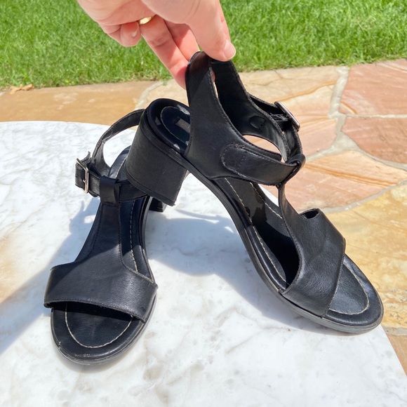 Black blocky heel leather strap sandals - Picture 2 of 9